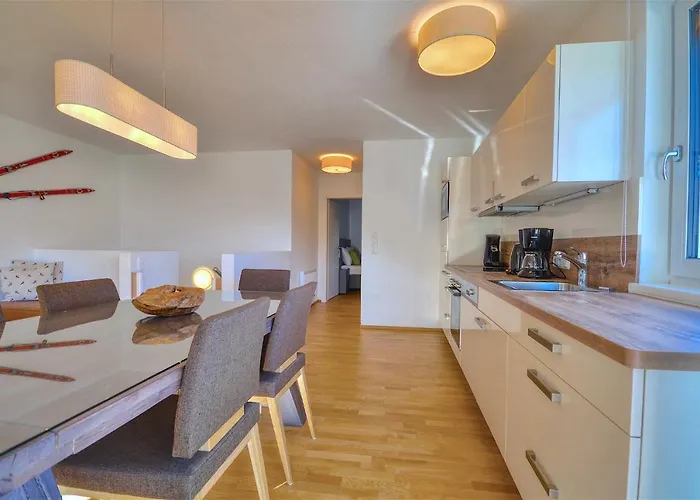 Konstanzia - By Alpen Τσελ αμ Ζέε